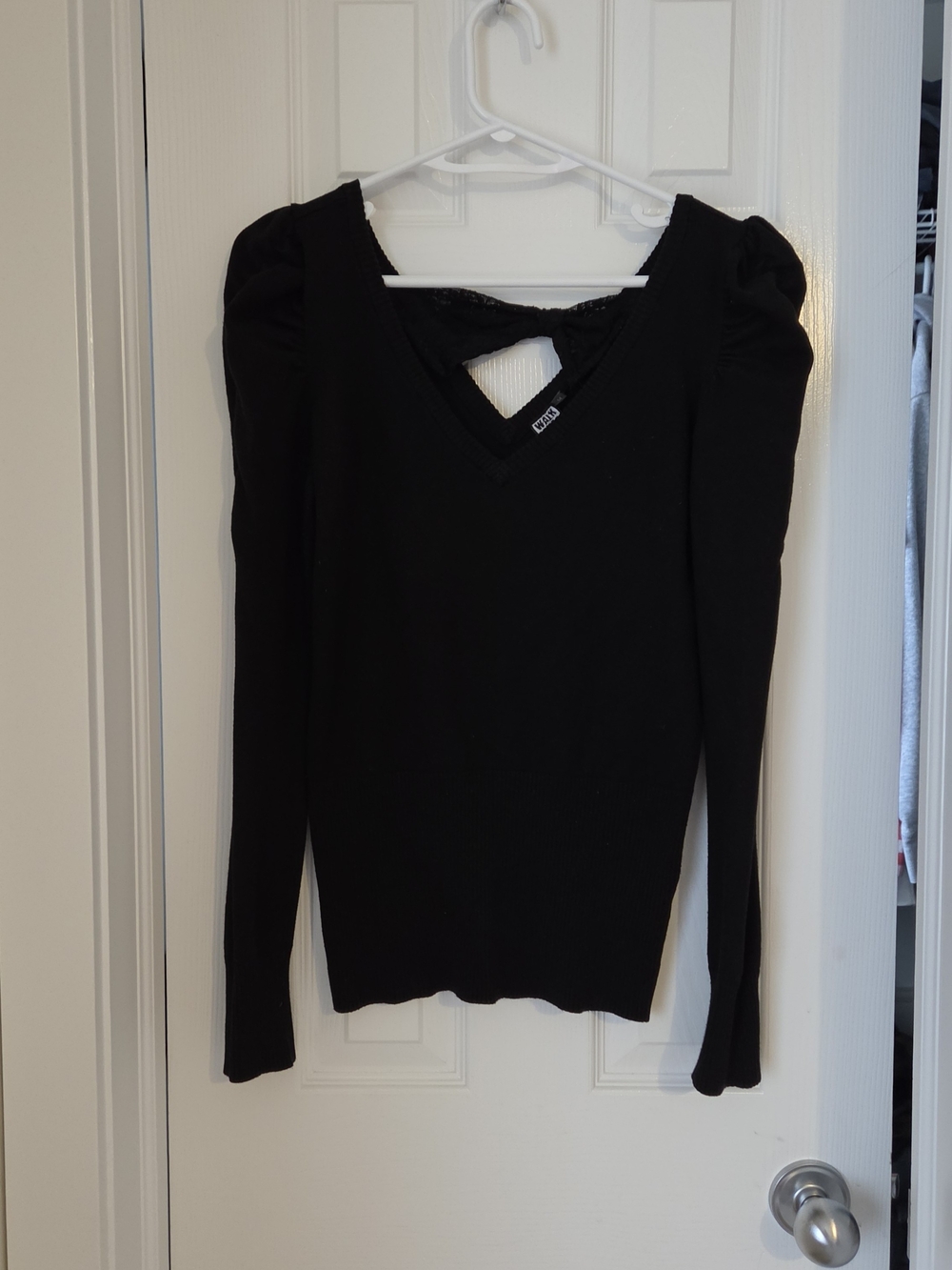 Women's Black V-Neck Puff Shoulder Long Sleeve Sweater Size M